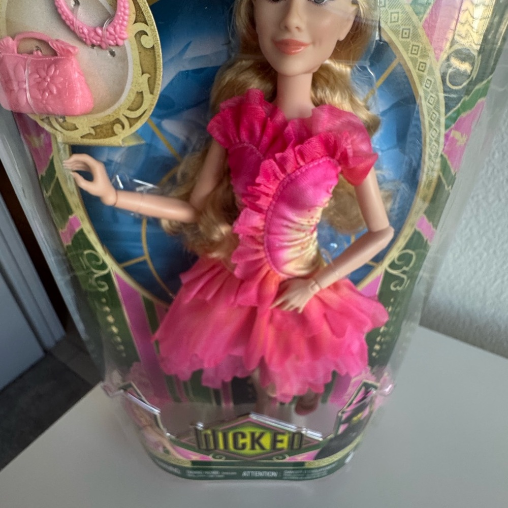 GLINDA OZDUST BALLROOM Mattel Wicked Movie 11" Fashion Doll IN HAND!!! - Picture 7 of 10
